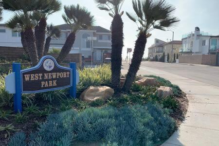 הוילה ניופורט ביץ' Awesome 3Br 1 Block To Ocean Fast Wifi C1 מראה חיצוני תמונה