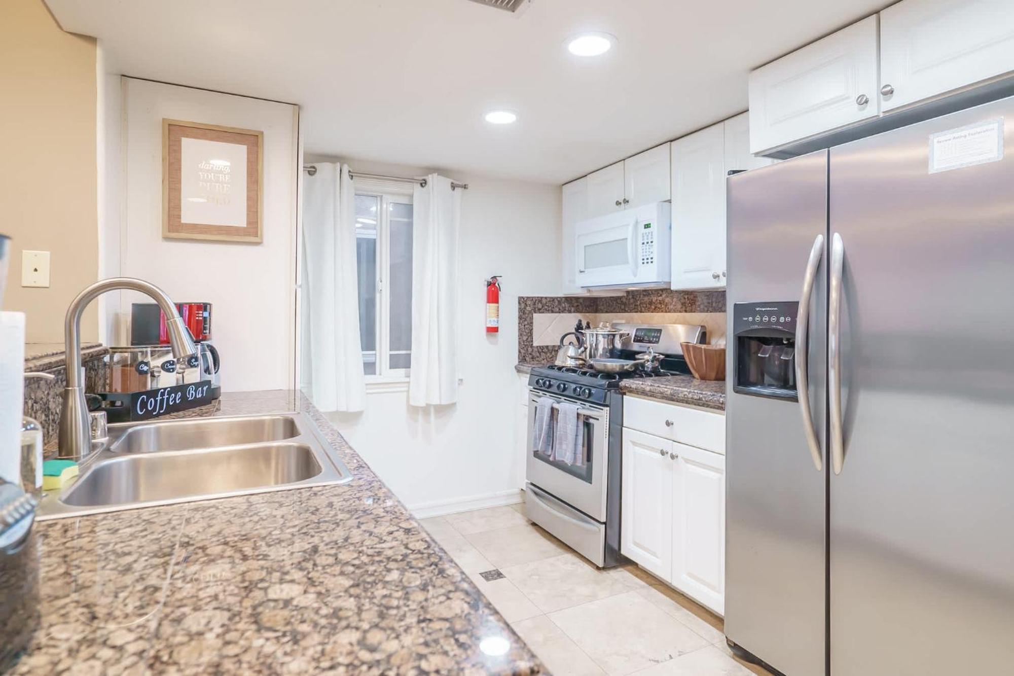הוילה ניופורט ביץ' Awesome 3Br 1 Block To Ocean Fast Wifi C1 מראה חיצוני תמונה