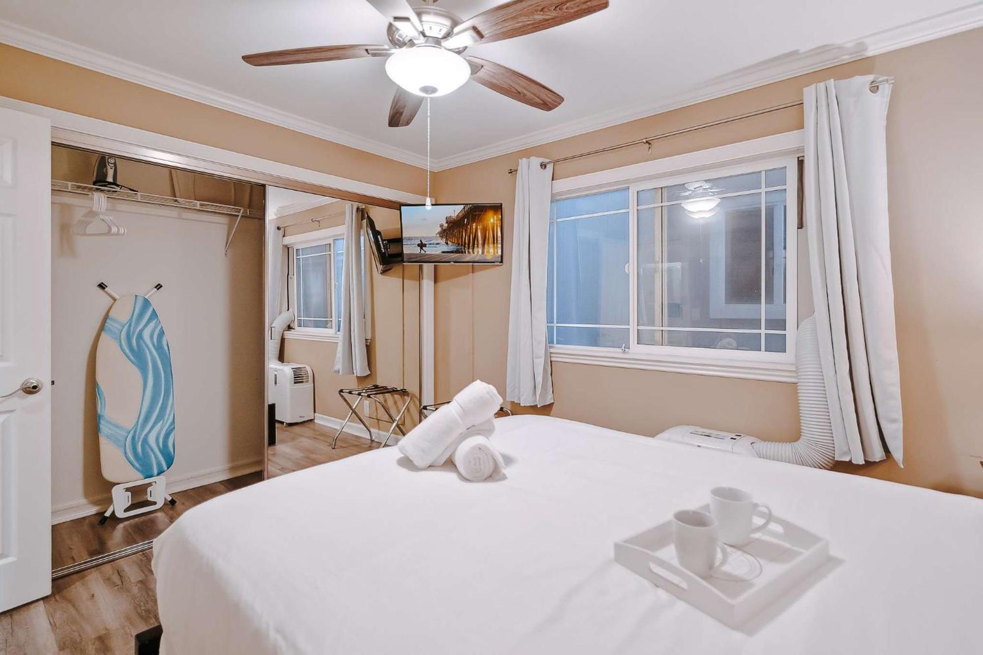 הוילה ניופורט ביץ' Awesome 3Br 1 Block To Ocean Fast Wifi C1 מראה חיצוני תמונה