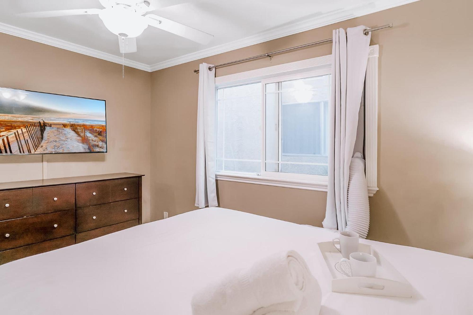 הוילה ניופורט ביץ' Awesome 3Br 1 Block To Ocean Fast Wifi C1 מראה חיצוני תמונה